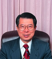 校長　東條　仁英