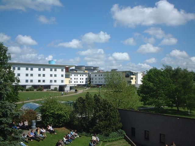 英国名門大学キャンパス内で学ぶ進学準備プログラム（INTO Foundation Programme）
