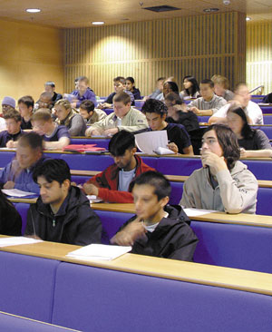 認定留学のためにBCUでは、特別に日本人向けに、英語力が足りない認定留学希望者英語コースがあります。