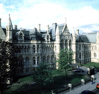 アート＆デザイン留学なら、伝統とトレンドの混在する英国の大学